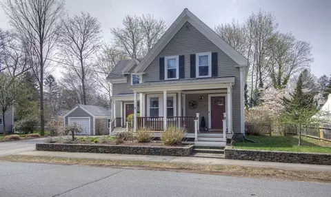 22 Arlington St, Hamilton, MA 01982