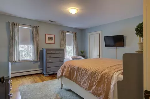 Bedroom - 22 Arlington St, Hamilton, MA 01982 photo 2 of 5