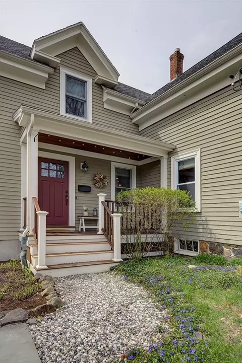 Exterior - 22 Arlington St, Hamilton, MA 01982 photo 4 of 11