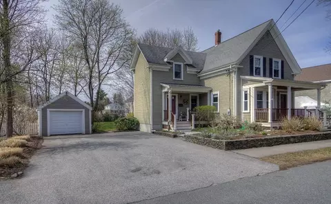 Exterior - 22 Arlington St, Hamilton, MA 01982 photo 2 of 11