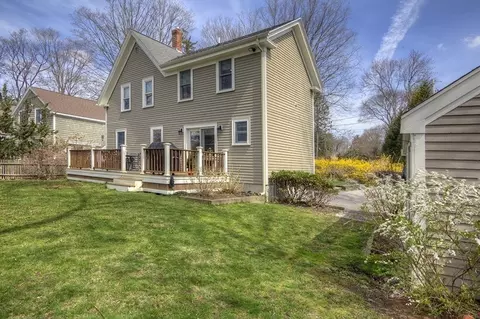 Exterior - 22 Arlington St, Hamilton, MA 01982 photo 5 of 11