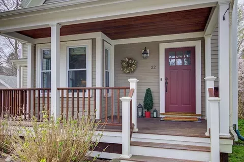 Exterior - 22 Arlington St, Hamilton, MA 01982 photo 3 of 11