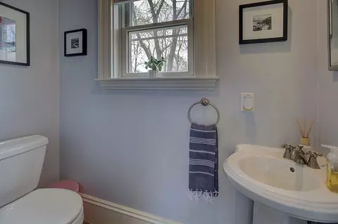 Bath - 22 Arlington St, Hamilton, MA 01982 photo 1 of 4