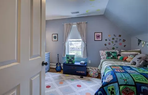Bedroom - 22 Arlington St, Hamilton, MA 01982 photo 4 of 5