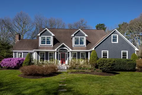 2 Ocean Breeze Ln, Mattapoisett, MA 02739