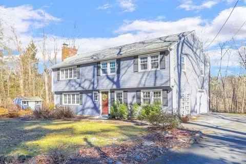36 Meadowbrook Rd, Bedford, MA 01730