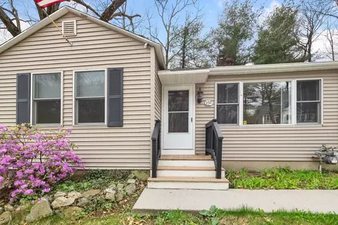 Exterior - 237 Walnut St, Saugus, MA 01906 photo 2 of 5