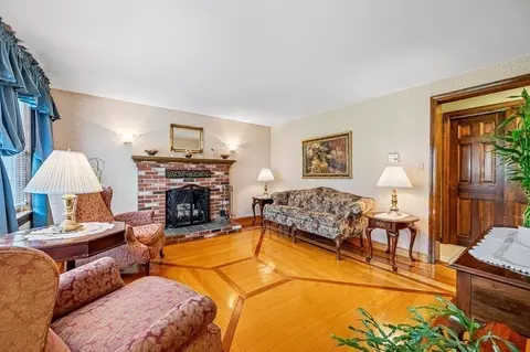 Living - 9 Genevieve Ln, Webster, MA 01570 photo 2 of 5