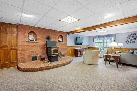 Living - 9 Genevieve Ln, Webster, MA 01570 photo 4 of 5