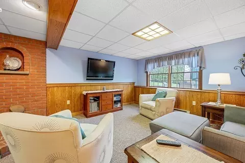 Living - 9 Genevieve Ln, Webster, MA 01570 photo 5 of 5