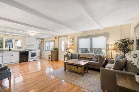 11 West Rd, Forestdale, MA 02644
