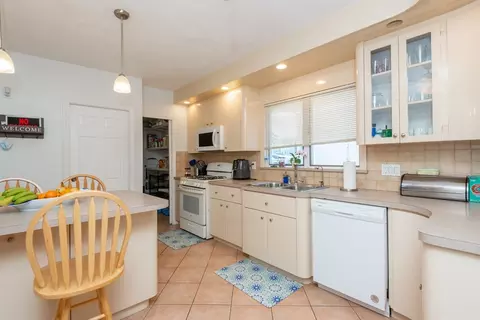 Kitchen - 19 Stuart St, Everett, MA 02149 photo 4 of 5