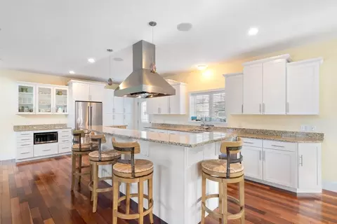 57 E St, Hull, MA 02045 photo 4