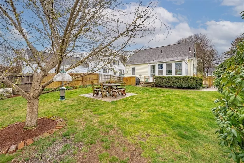 160 Roosevelt Ave, Springfield, MA 01118 35 Photos Movoto