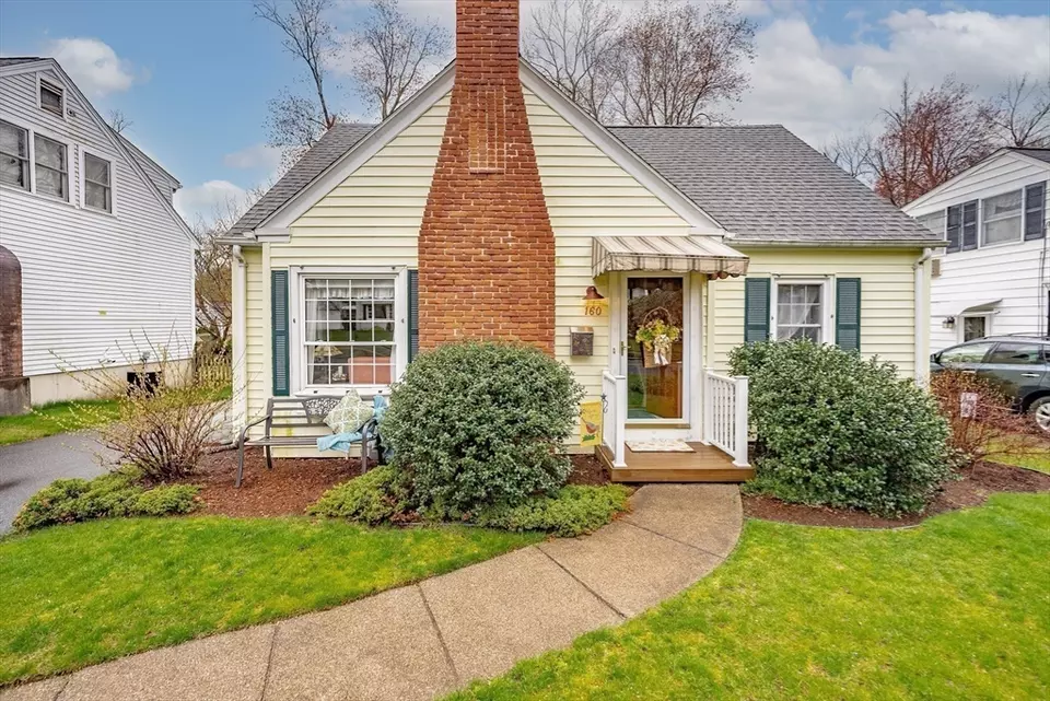 160 Roosevelt Ave, Springfield, MA 01118 35 Photos Movoto