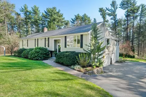 5 Carolina Trl, Marshfield, MA 02050