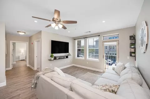 1 Harvest Dr #206, North Andover, MA 01845