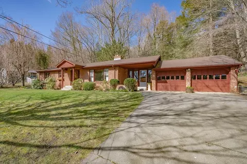 70 Ridgewood Dr, Russell, MA 01071