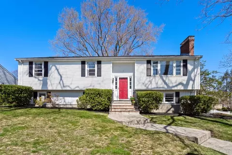 102 Oak Ridge Cir, Weymouth, MA 02188