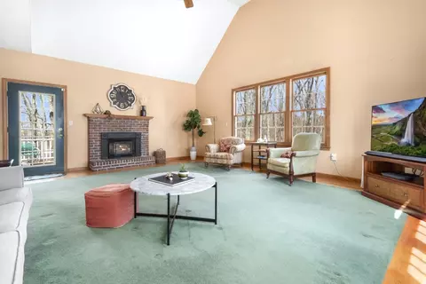 Living - 123 Lilah Ln, Reading, MA 01867 photo 4 of 4