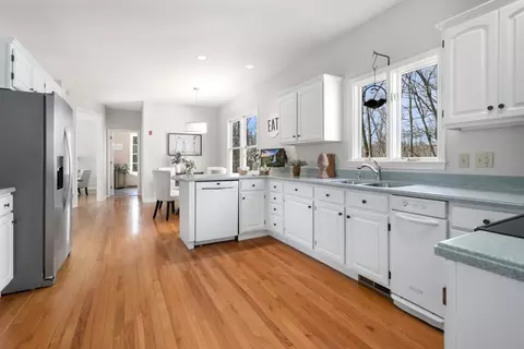 Kitchen - 123 Lilah Ln, Reading, MA 01867 photo 3 of 4