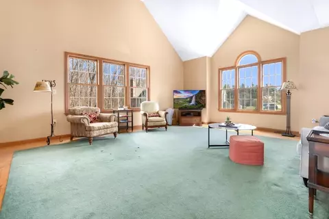 Living - 123 Lilah Ln, Reading, MA 01867 photo 3 of 4