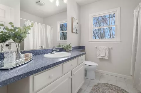 Bath - 123 Lilah Ln, Reading, MA 01867 photo 3 of 4