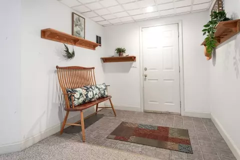 Entry Way - 123 Lilah Ln, Reading, MA 01867 photo 4 of 4