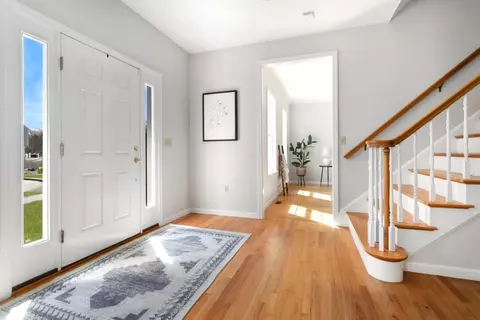 Entry Way - 123 Lilah Ln, Reading, MA 01867 photo 2 of 4