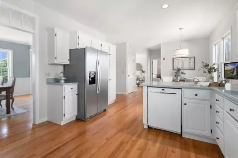 Kitchen - 123 Lilah Ln, Reading, MA 01867 photo 4 of 4