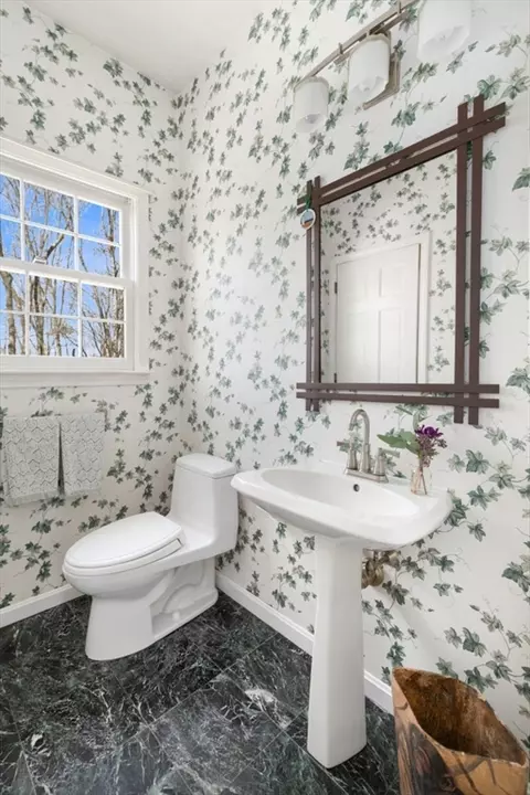 Bath - 123 Lilah Ln, Reading, MA 01867 photo 2 of 4