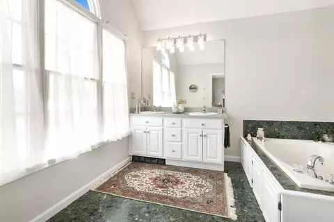 Bath - 123 Lilah Ln, Reading, MA 01867 photo 4 of 4