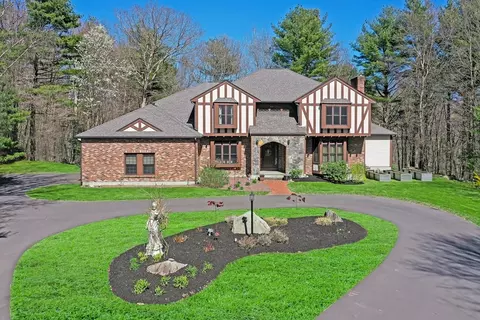 198 East St, Upton, MA 01568