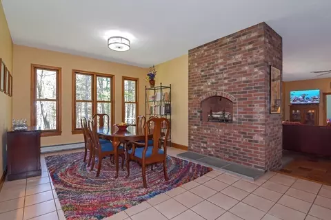 Dining - 198 East St, Upton, MA 01568 photo 1 of 2