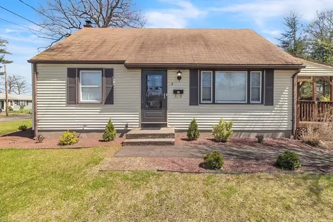 3 Carriage Dr, Enfield, CT 06082