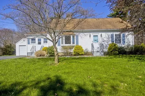 79 Mountain Rd, Holyoke, MA 01040