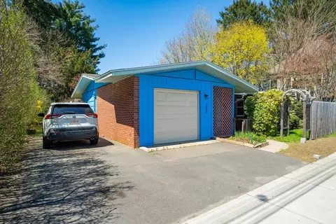 392 Bridge St, Northampton, MA 01060