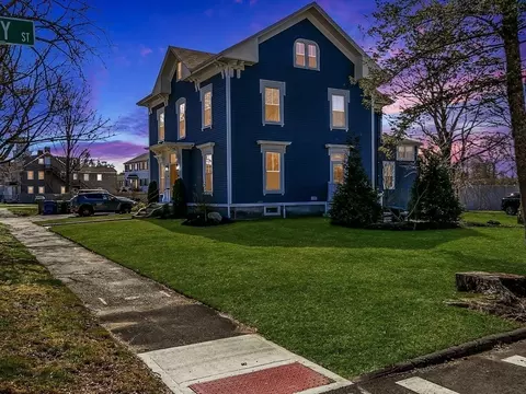 Exterior - 149 High St #1, Danvers, MA 01923 photo 8 of 10