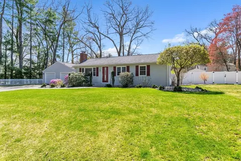 87 Barclay St, Longmeadow, MA 01106