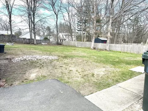 Exterior - 98 Corey Rd, Springfield, MA 01128 photo 6 of 9