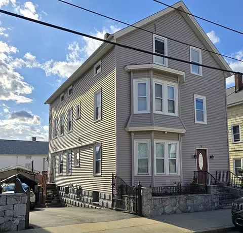 96 Danforth St, Fall River, MA 02720