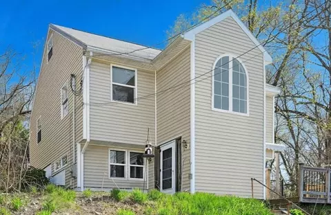 8 Pineview Trl, Auburn, MA 01501