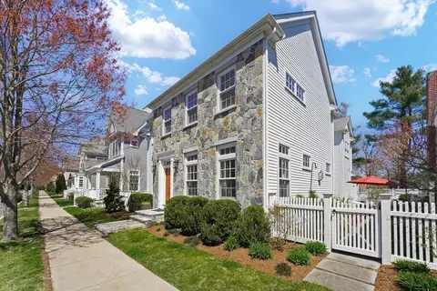 16 Maple St #16, Medfield, MA 02052