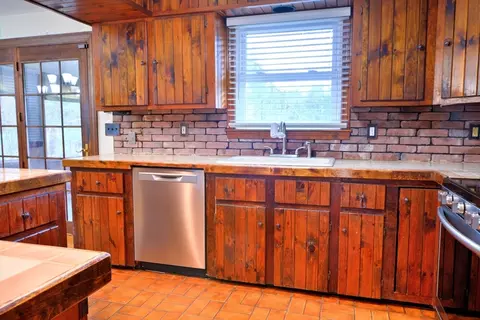 Kitchen - 1 Pearl Brook Rd, Townsend, MA 01474 photo 3 of 4