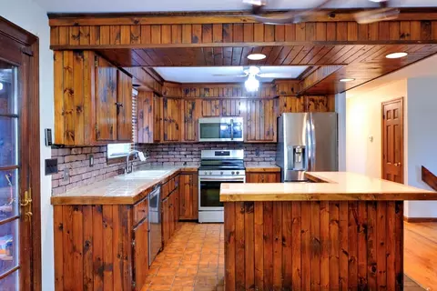 Kitchen - 1 Pearl Brook Rd, Townsend, MA 01474 photo 4 of 4