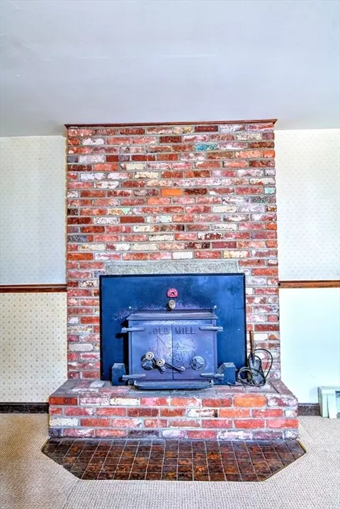 Living - 1 Pearl Brook Rd, Townsend, MA 01474 photo 1 of 2