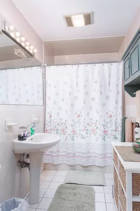 Bath - 63 Pilgrim Ave, Worcester, MA 01604 photo 2 of 2