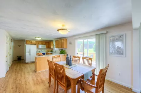 Dining - 5 Shawnee Rd, Worcester, MA 01606 photo 1 of 3