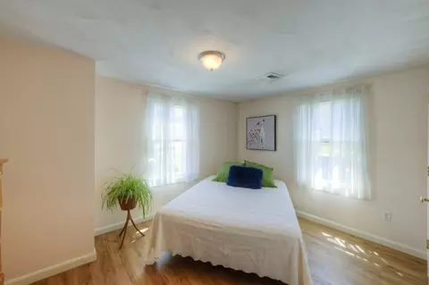 Bedroom - 5 Shawnee Rd, Worcester, MA 01606 photo 3 of 9