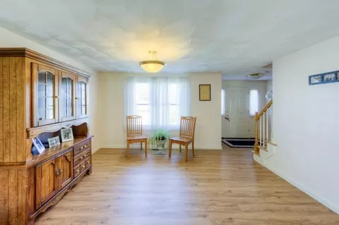 Living - 5 Shawnee Rd, Worcester, MA 01606 photo 3 of 6